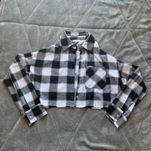 Mimosa black and white cropped raw hem button up flannel size medium
